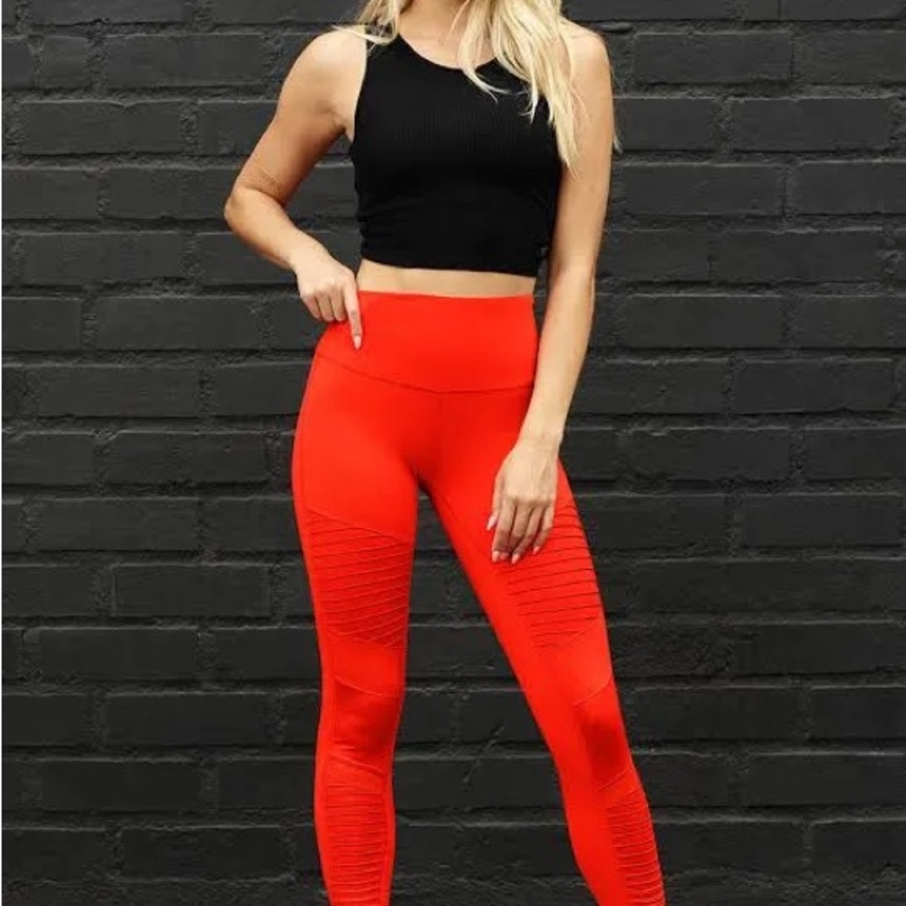 NWOT ALO Yoga Ribbed Moto Leggings